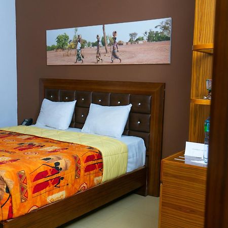 Wakola Hotel Cheikh Anta Diop Dakar Esterno foto