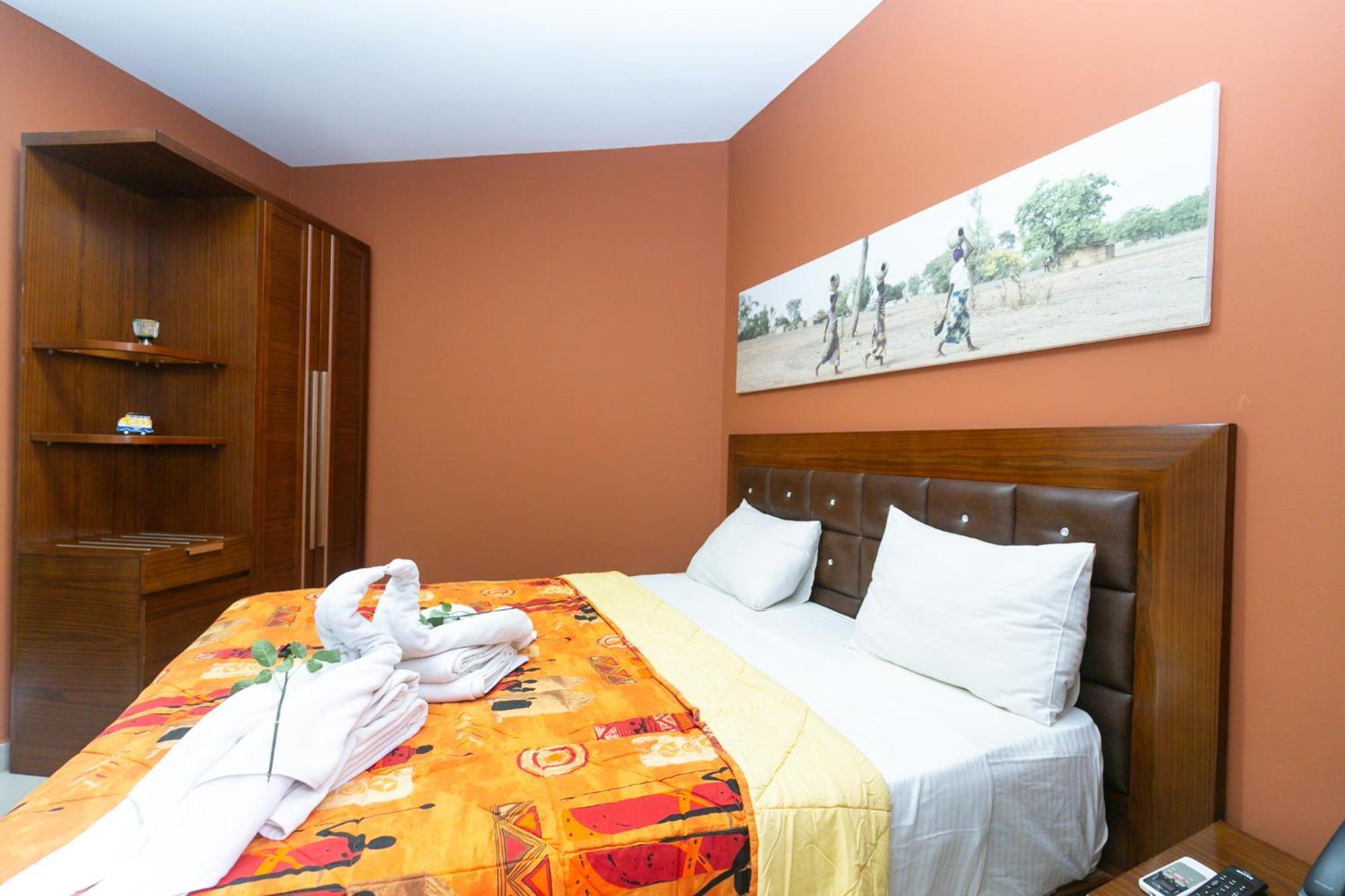 Wakola Hotel Cheikh Anta Diop Dakar Esterno foto
