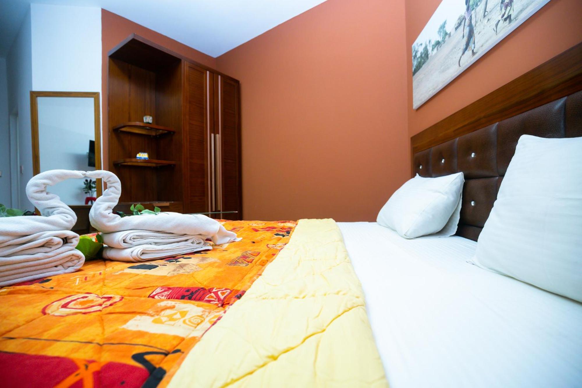 Wakola Hotel Cheikh Anta Diop Dakar Esterno foto
