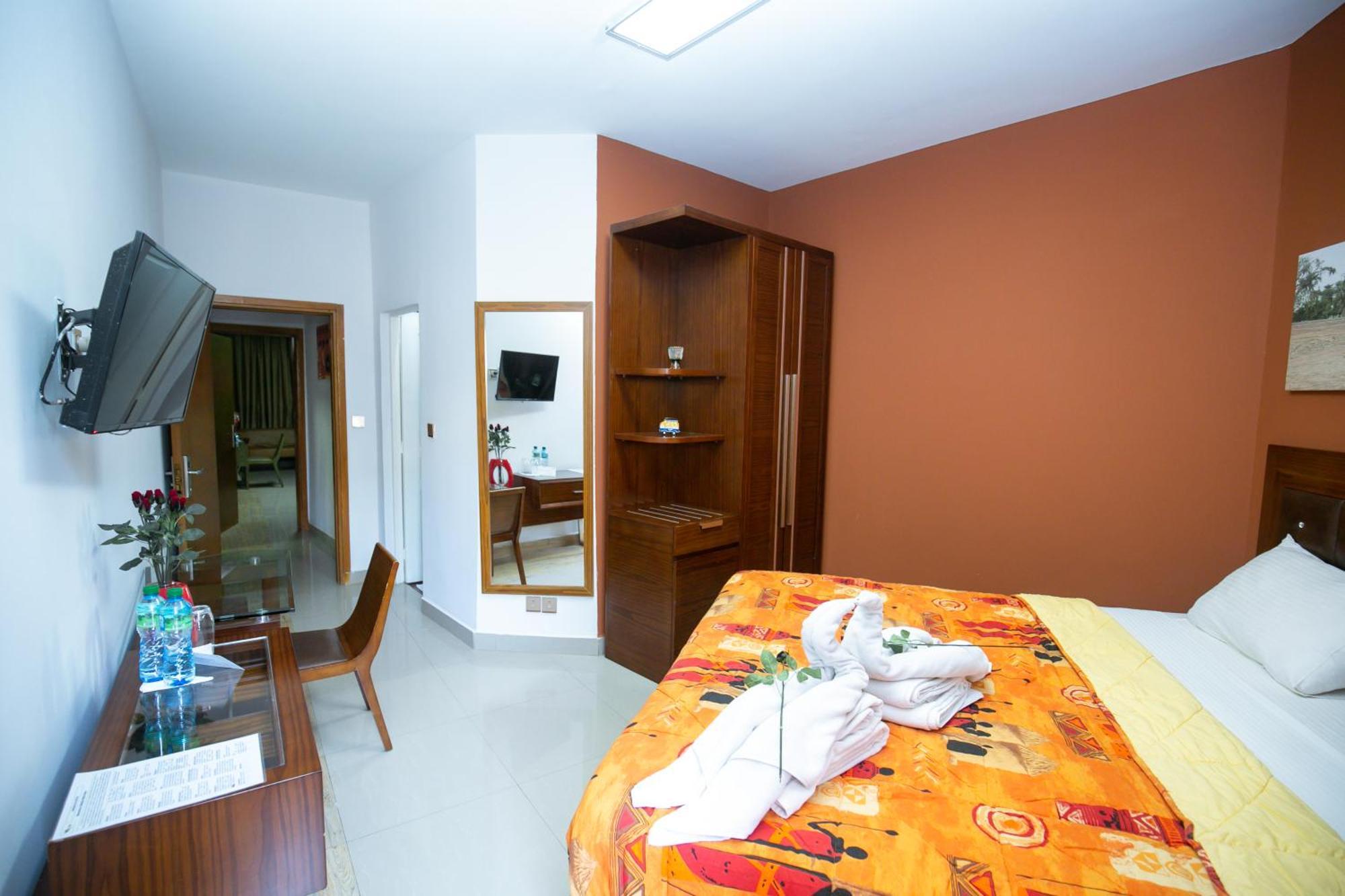 Wakola Hotel Cheikh Anta Diop Dakar Esterno foto