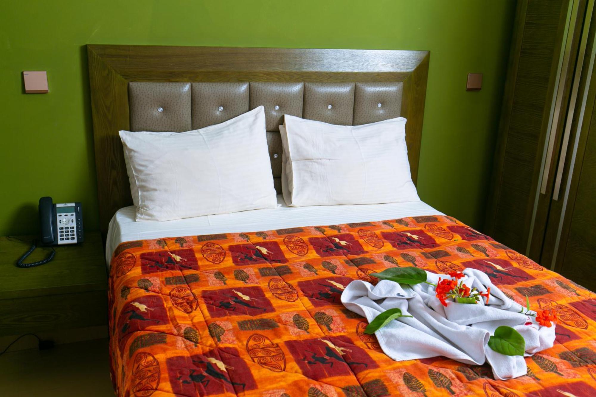 Wakola Hotel Cheikh Anta Diop Dakar Esterno foto