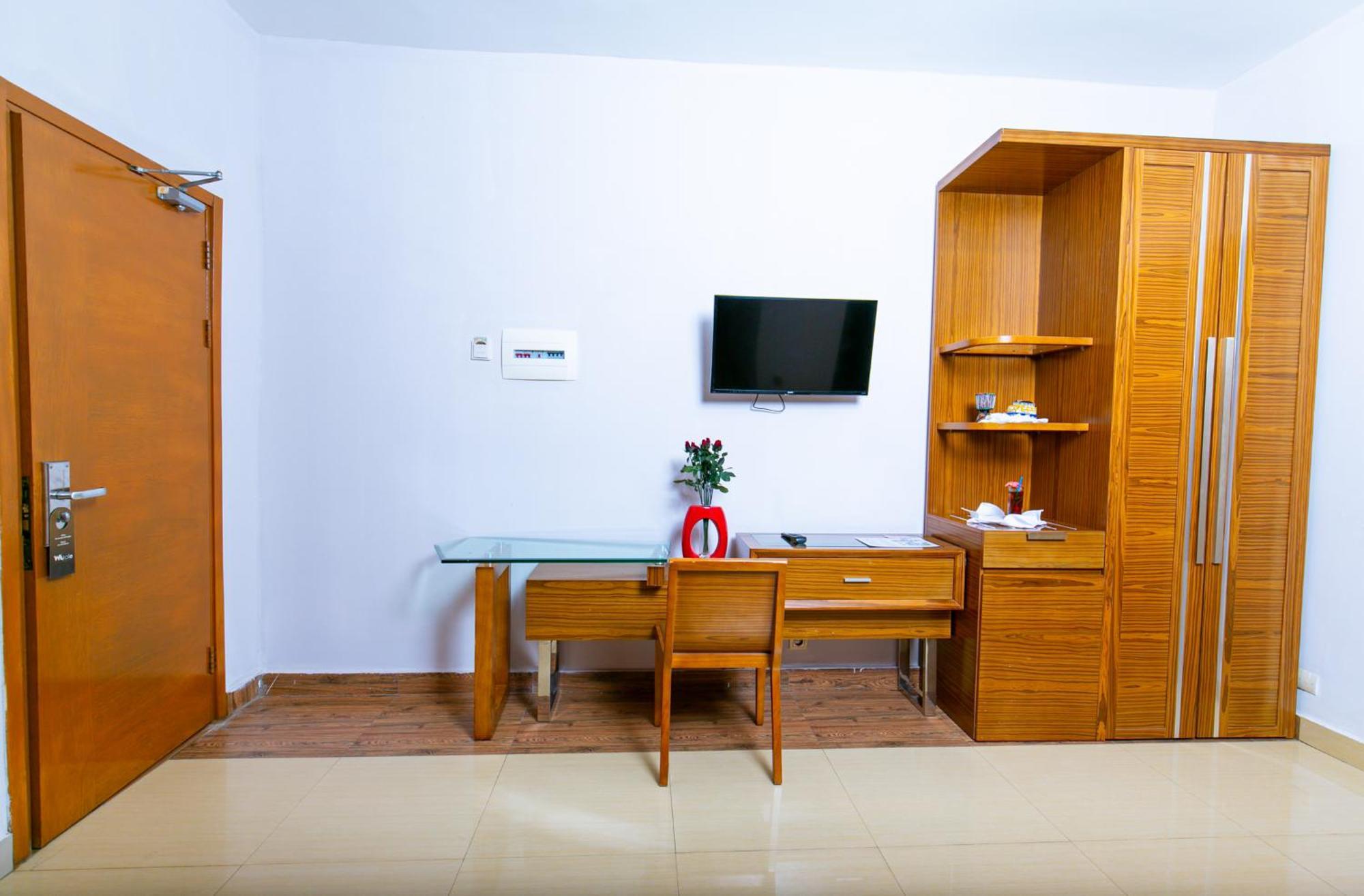 Wakola Hotel Cheikh Anta Diop Dakar Esterno foto