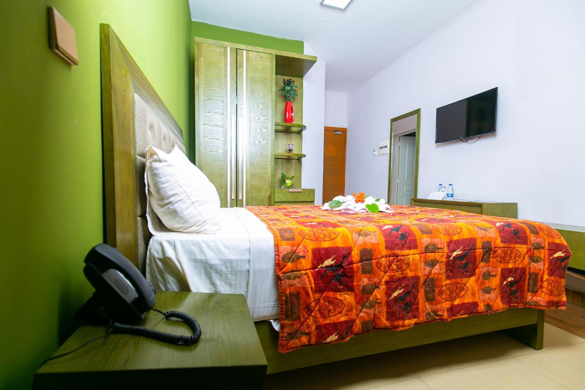 Wakola Hotel Cheikh Anta Diop Dakar Esterno foto